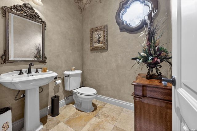 14 Champions Way, San Antonio, TX 78258