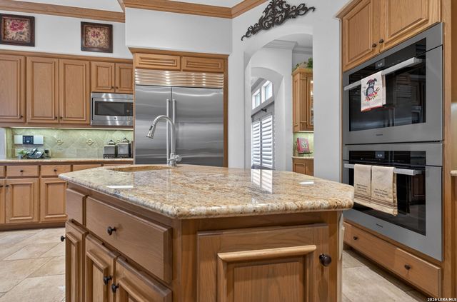 14 Champions Way, San Antonio, TX 78258