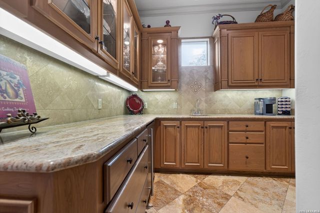 14 Champions Way, San Antonio, TX 78258