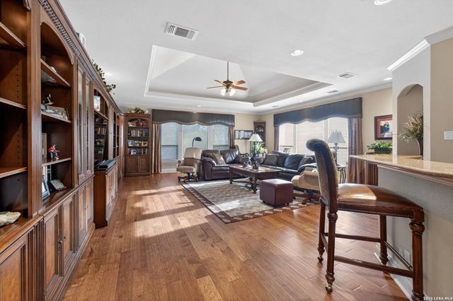 14 Champions Way, San Antonio, TX 78258