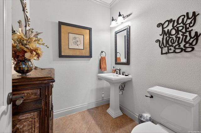 14 Champions Way, San Antonio, TX 78258