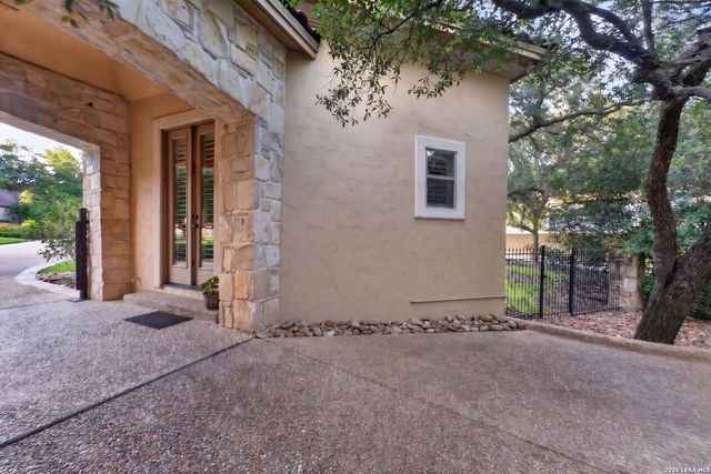 14 Champions Way, San Antonio, TX 78258