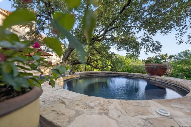 14 Champions Way, San Antonio, TX 78258