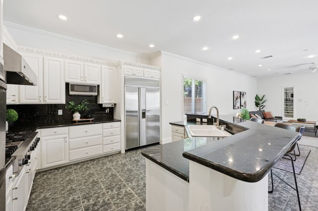 6065 Dilbeck Lane, Dallas, TX 75240