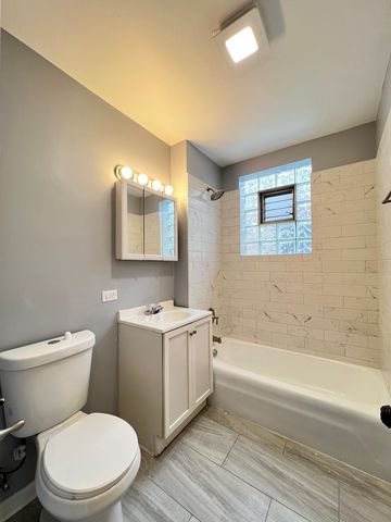 6810 S Calumet Avenue 2, Chicago, IL 60637