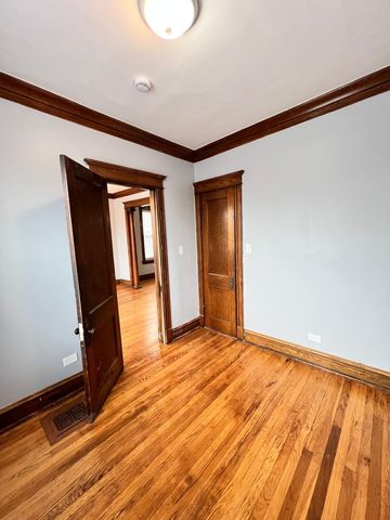 6810 S Calumet Avenue 2, Chicago, IL 60637