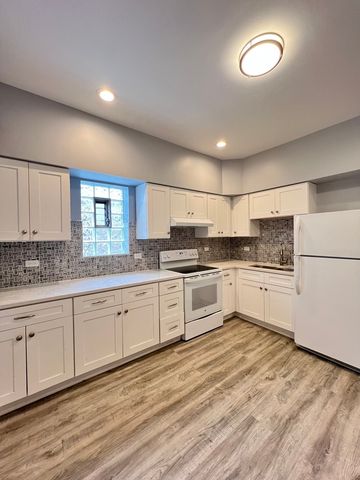 6810 S Calumet Avenue 2, Chicago, IL 60637