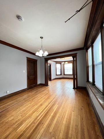 6810 S Calumet Avenue 2, Chicago, IL 60637