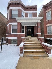 6810 S Calumet Avenue 2, Chicago, IL 60637