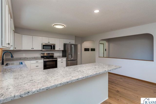48818 Old River Bluff Road, St. Peter, MN 56082
