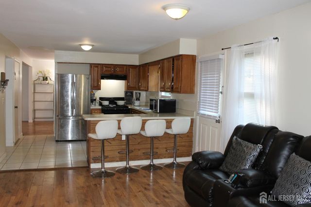 39 Independence Court, Piscataway, NJ 08854