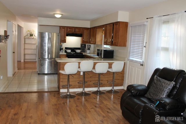 39 Independence Court, Piscataway, NJ 08854