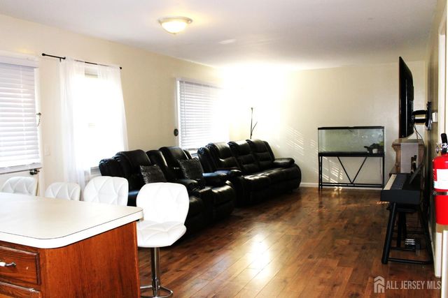 39 Independence Court, Piscataway, NJ 08854