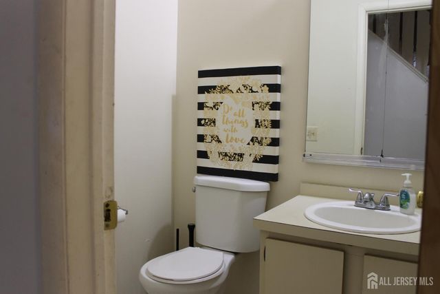 39 Independence Court, Piscataway, NJ 08854