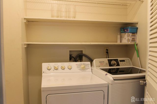 39 Independence Court, Piscataway, NJ 08854