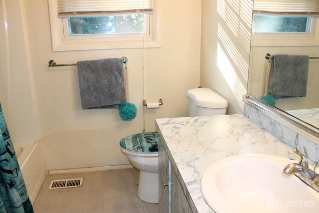 39 Independence Court, Piscataway, NJ 08854
