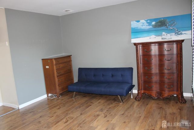 39 Independence Court, Piscataway, NJ 08854