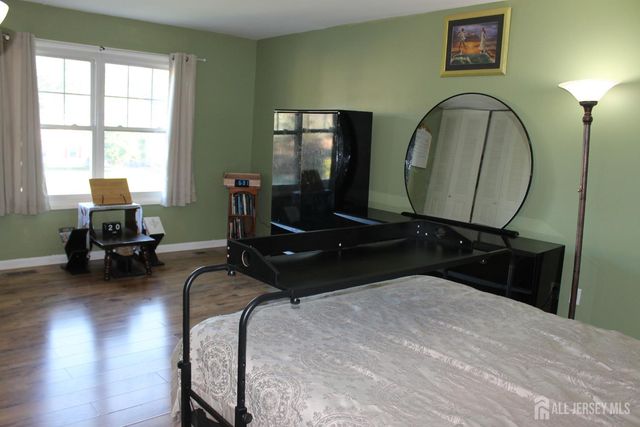 39 Independence Court, Piscataway, NJ 08854