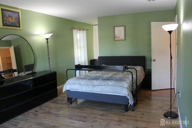 39 Independence Court, Piscataway, NJ 08854