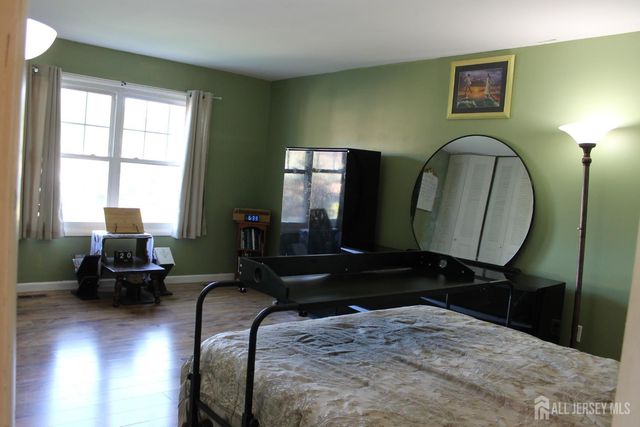 39 Independence Court, Piscataway, NJ 08854