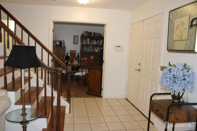 39 Independence Court, Piscataway, NJ 08854