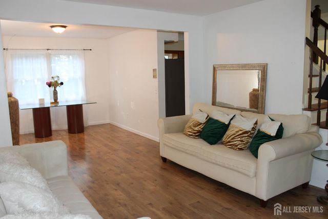 39 Independence Court, Piscataway, NJ 08854