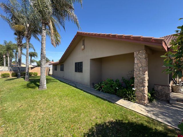 1502 S Lydia Drive, Tulare, CA 93274