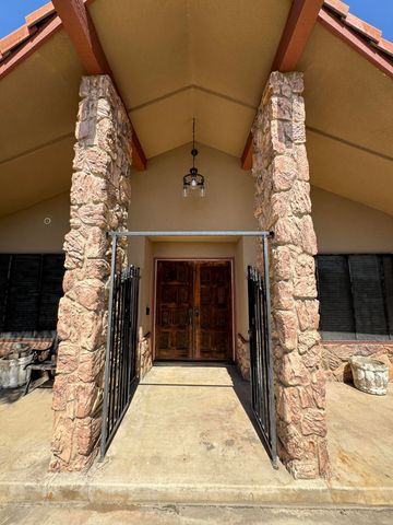 1502 S Lydia Drive, Tulare, CA 93274