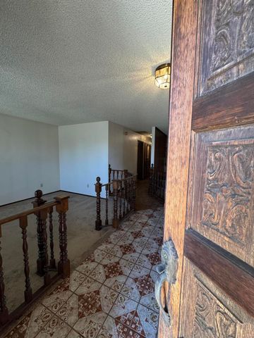 1502 S Lydia Drive, Tulare, CA 93274