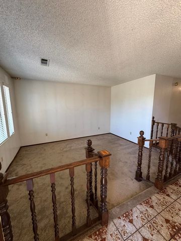 1502 S Lydia Drive, Tulare, CA 93274