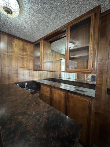 1502 S Lydia Drive, Tulare, CA 93274