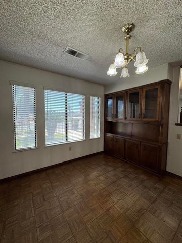 1502 S Lydia Drive, Tulare, CA 93274