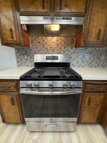 1502 S Lydia Drive, Tulare, CA 93274