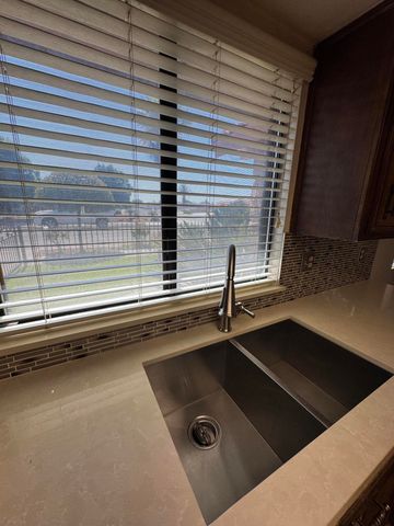 1502 S Lydia Drive, Tulare, CA 93274