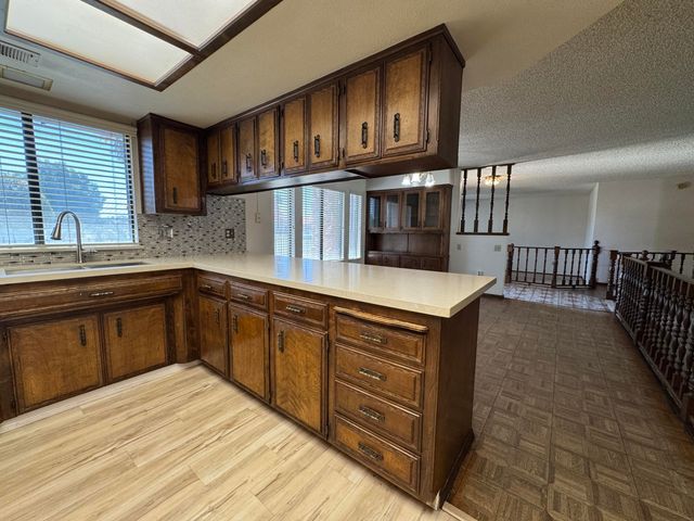 1502 S Lydia Drive, Tulare, CA 93274