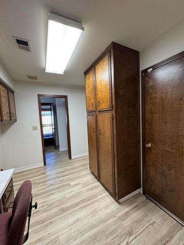 1502 S Lydia Drive, Tulare, CA 93274