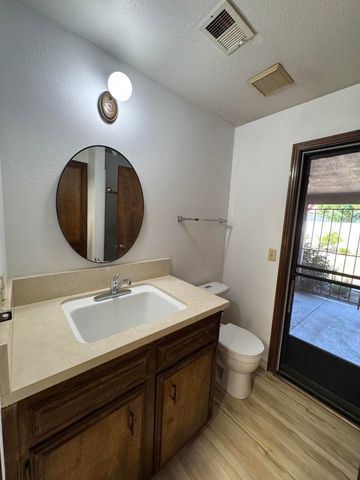 1502 S Lydia Drive, Tulare, CA 93274