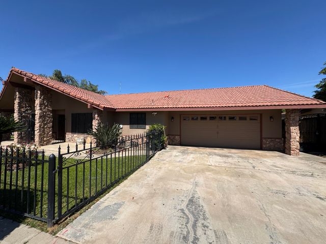 1502 S Lydia Drive, Tulare, CA 93274