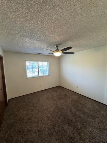 1502 S Lydia Drive, Tulare, CA 93274