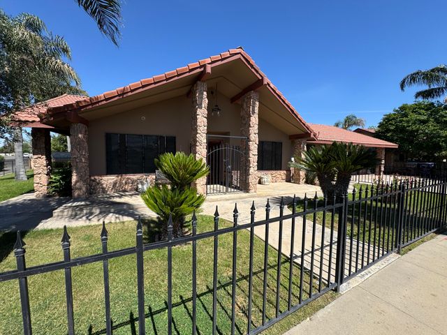 1502 S Lydia Drive, Tulare, CA 93274