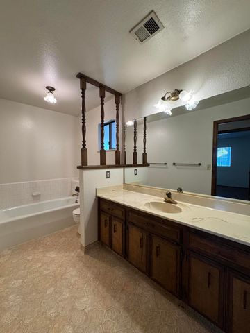 1502 S Lydia Drive, Tulare, CA 93274