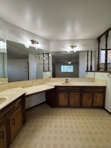 1502 S Lydia Drive, Tulare, CA 93274