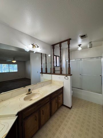 1502 S Lydia Drive, Tulare, CA 93274