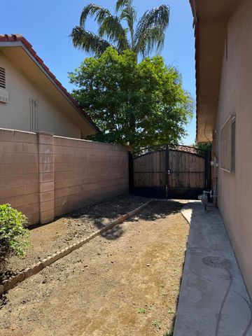 1502 S Lydia Drive, Tulare, CA 93274