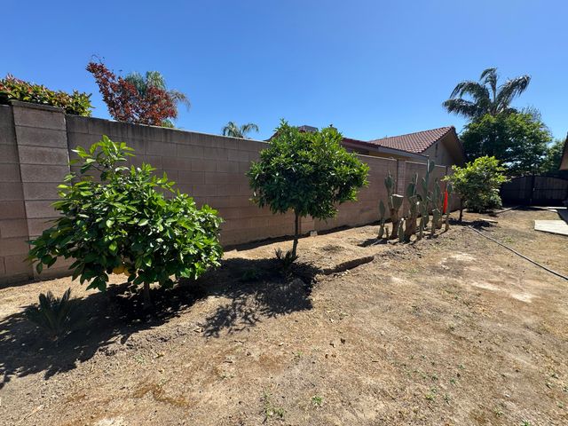 1502 S Lydia Drive, Tulare, CA 93274