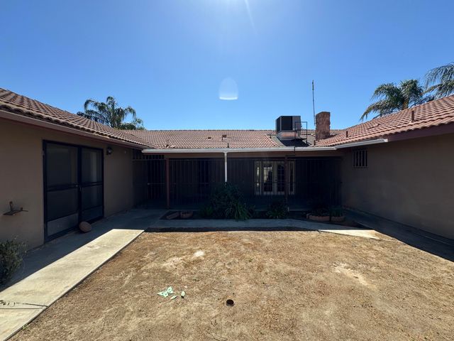 1502 S Lydia Drive, Tulare, CA 93274