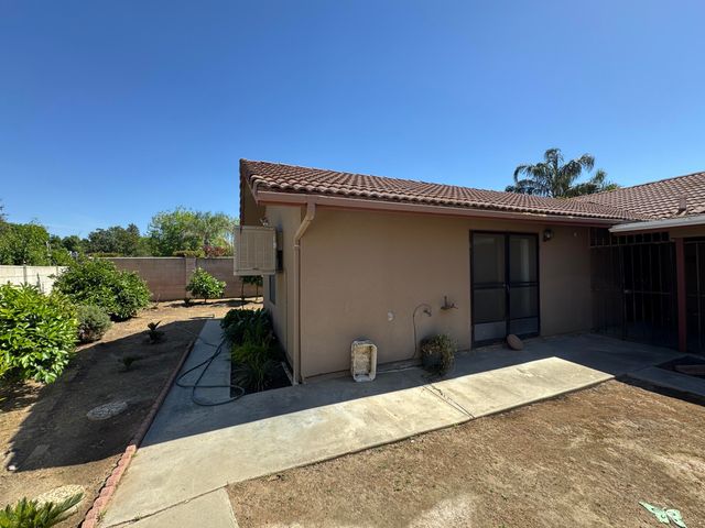 1502 S Lydia Drive, Tulare, CA 93274