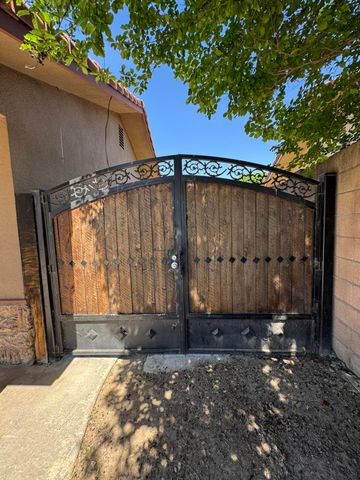 1502 S Lydia Drive, Tulare, CA 93274