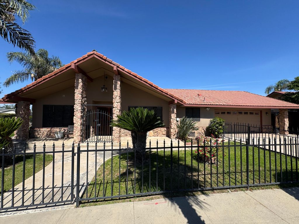 1502 S Lydia Drive, Tulare, CA 93274