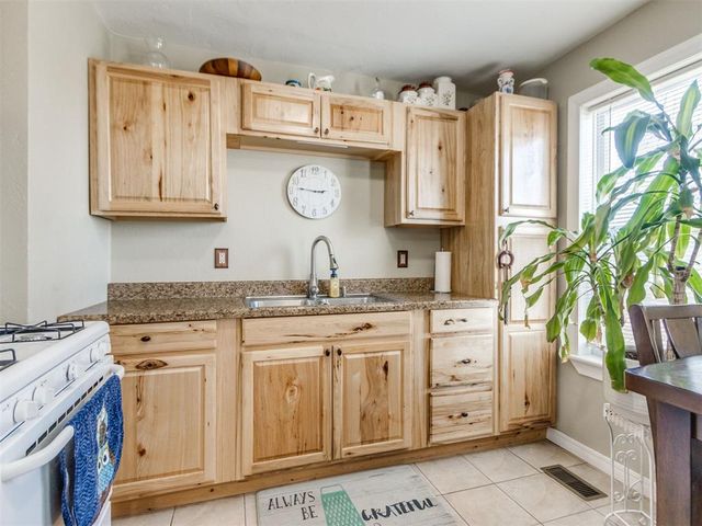 910 S 10th Street, Kingfisher, OK 73750